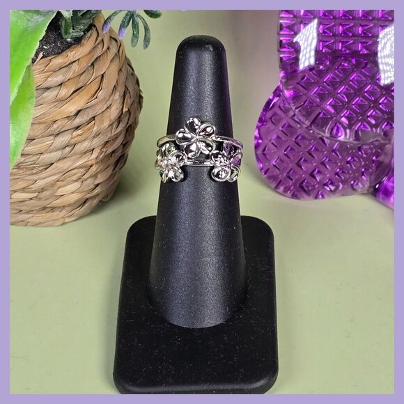 Three Plumeria Flower Ring Size 5.25 (NWOT) - Picture 1 of 6